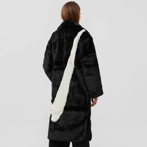 NIKE WMNS PLUSH FAUX FUR LONG JACKET